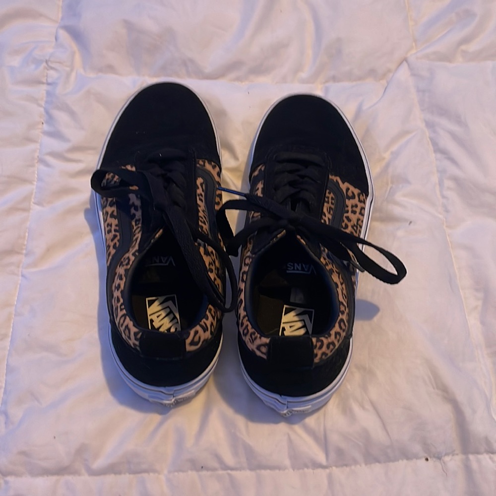 Cheetah print black low top vans